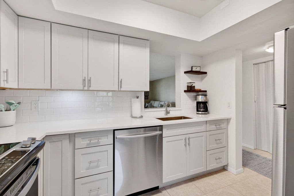 2-bedroom Condo — 6600 S Oriole Boulevard