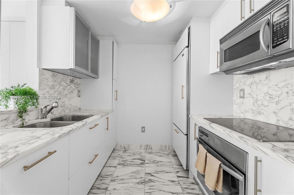 1-bedroom Condo — 450 Alton Rd APT 3008