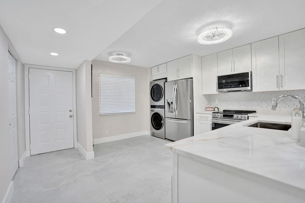 2-bedroom Condo — 7146 Huntington Lane #402