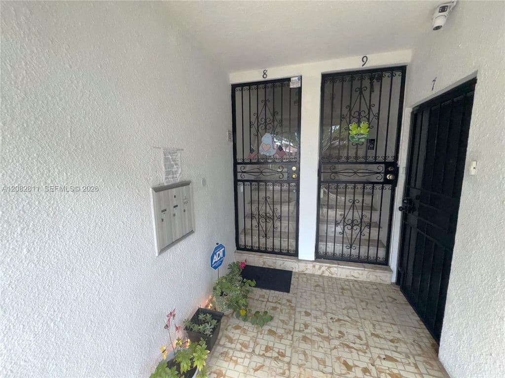 2-bedroom Property — 1910 SW 17th Ave APT 8