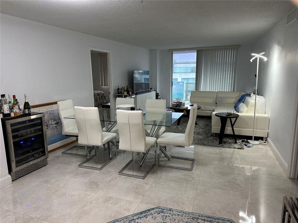 2+1 Condo — 6039 Collins Ave APT 728