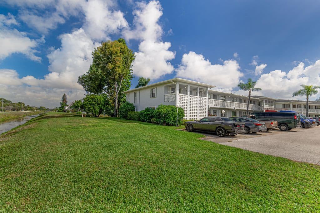 2+1 Condo — 2901 SW 15th Street #102