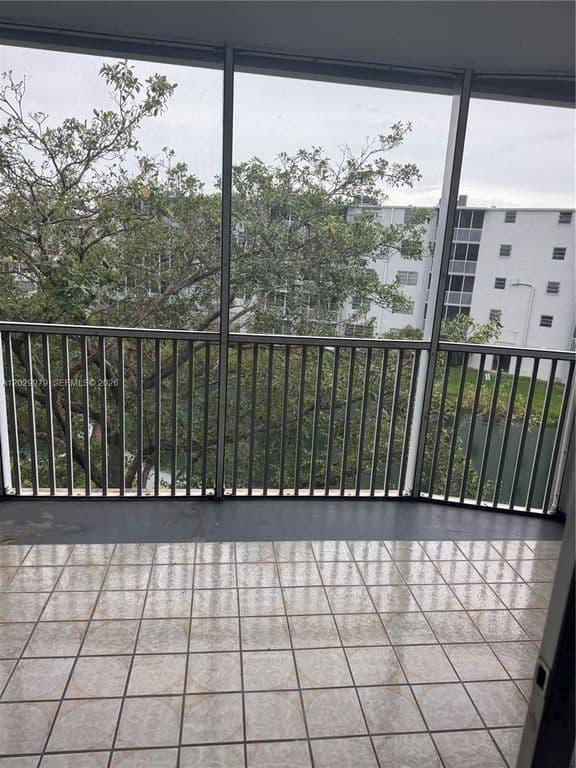 2-bedroom Condo — 1710 NE 191st St APT 411-3