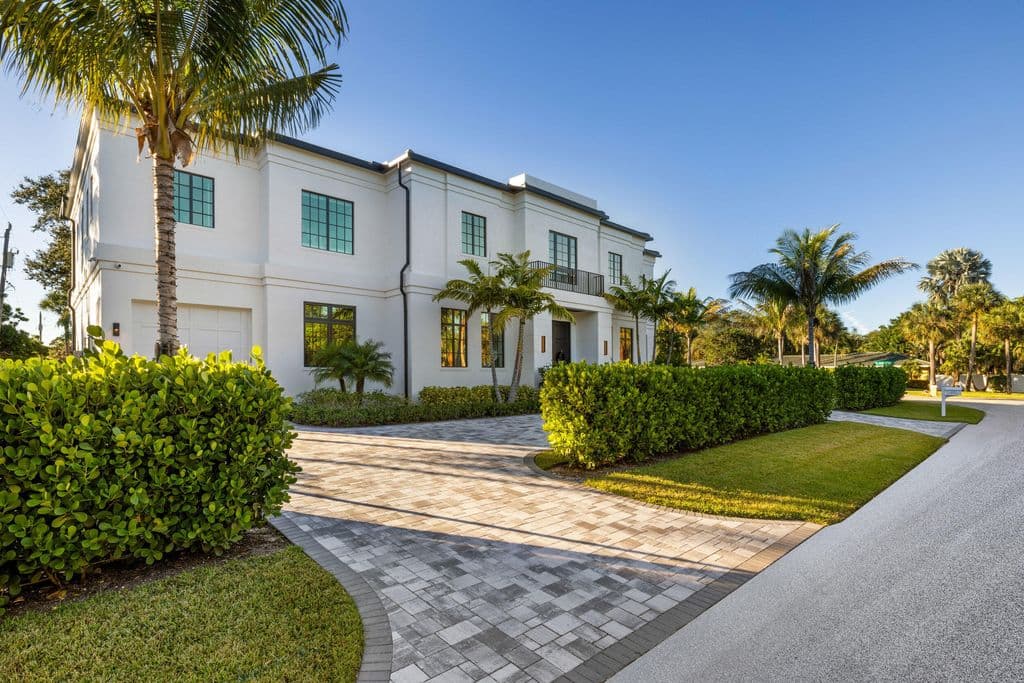 4-bedroom Single-Family Home — 12385 COCONUT ROW Road