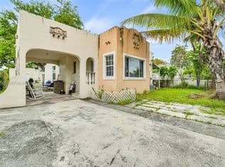 3+1 Müstakil ev — 1122 NW 38th St, Miami, 33127