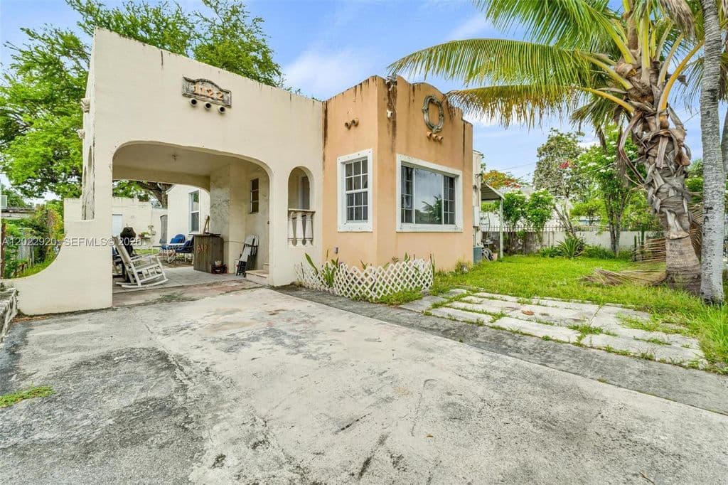 3+1 Müstakil ev — 1122 NW 38th St
