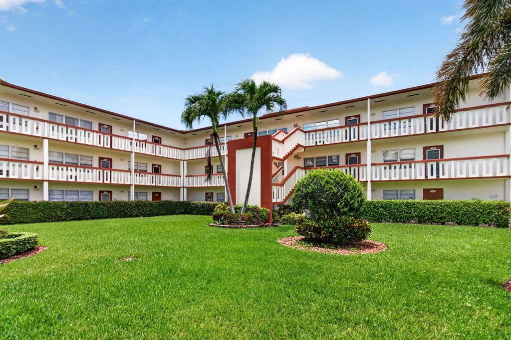 2+1 Condo — 374 Brighton I #374