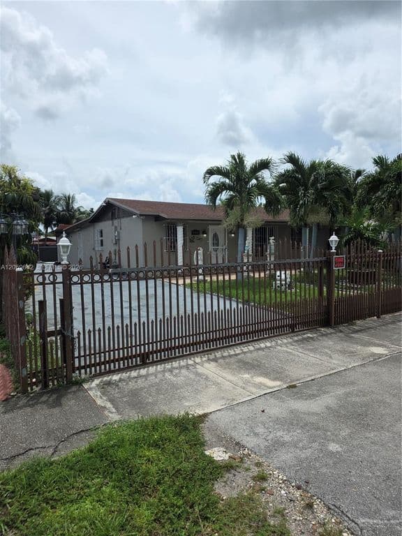 3+1 Müstakil ev — 19001 NW 49th Ct