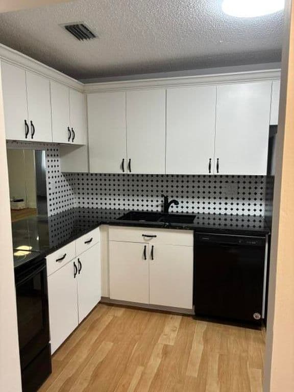 2-bedroom Condo — 143 S LAKE SUSAN Drive S #143