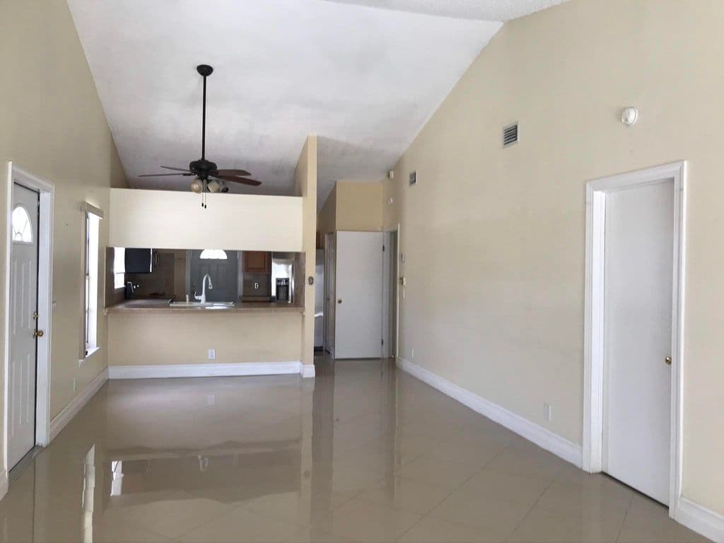 2-bedroom Single-Family Home — 1534 Royal Forest Court