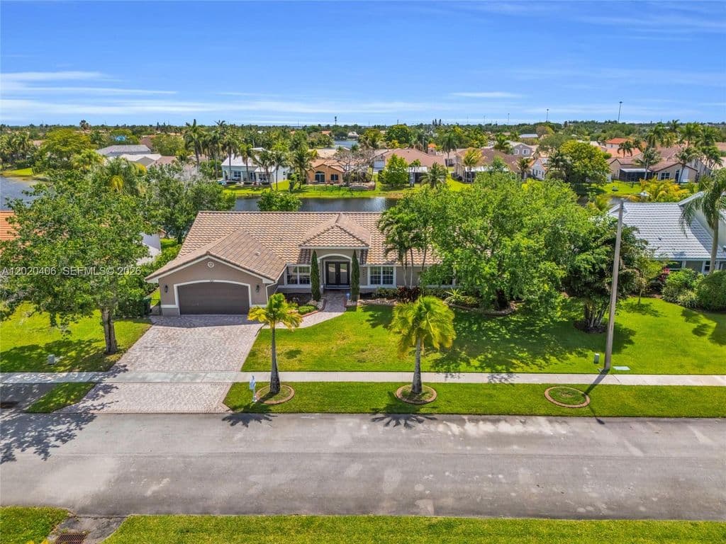 3+1 Müstakil ev — 321 NW 193rd Ave
