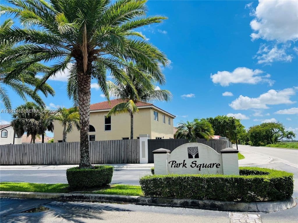 4+1 Müstakil ev — 16453 SW 75th Ter