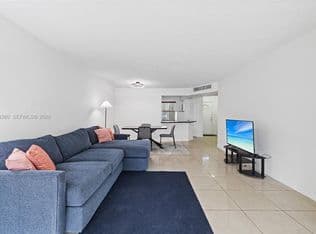 2+1 Condo — 1501 NE 191st St APT C216, Miami, 33179