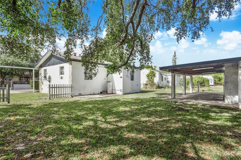 3+1 Müstakil ev — 6535 NW 6th Ave