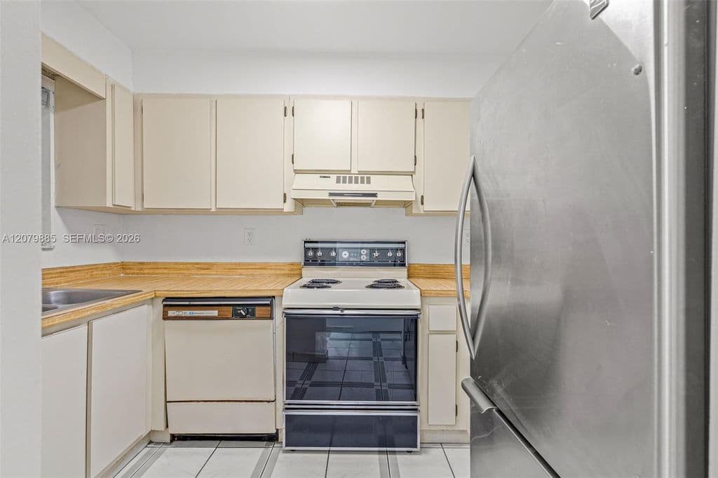 2-bedroom Property — 8000 SW 151st Ct #614