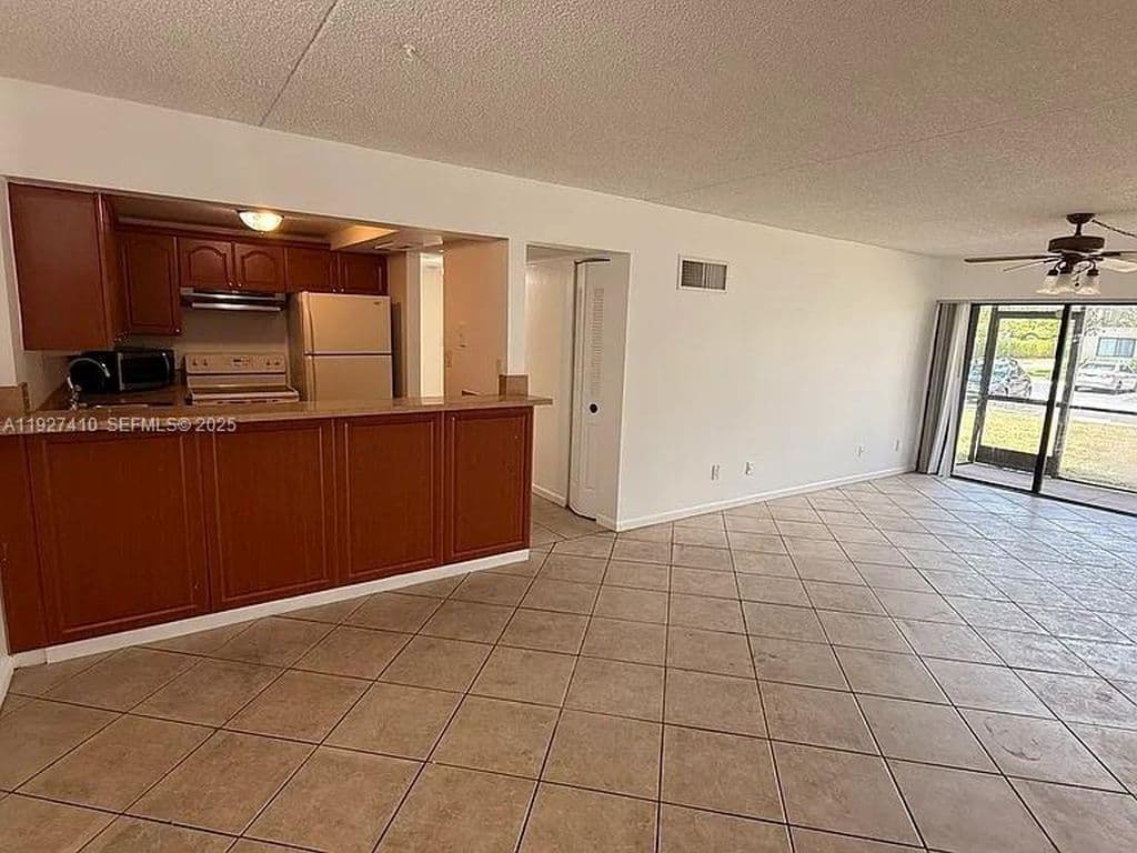 2+1 Condo — 5855 Washington St APT 91