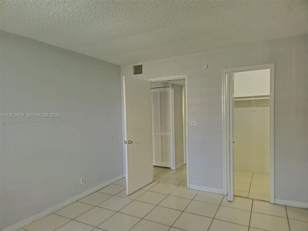 1+1 Condo — 4550 NW 9th St APT 704E