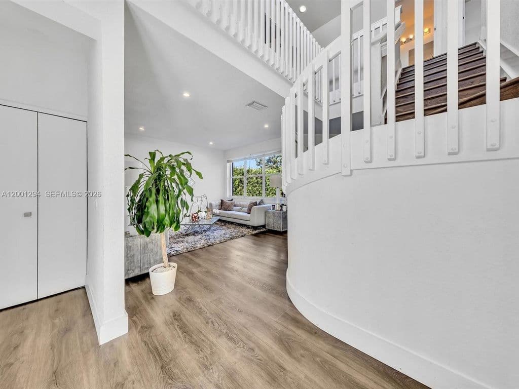 5-bedroom Single-Family Home — 1042 Thistle Creek Ct