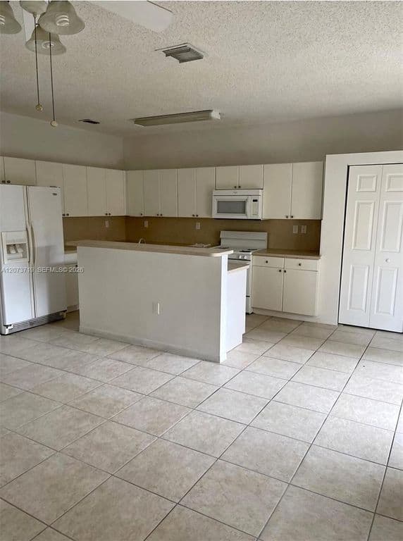 4+1 Mülk — 2357 SE 23rd Dr #2357