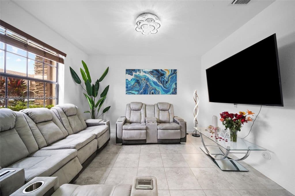 2-bedroom Property — 15053 SW 115th Ter