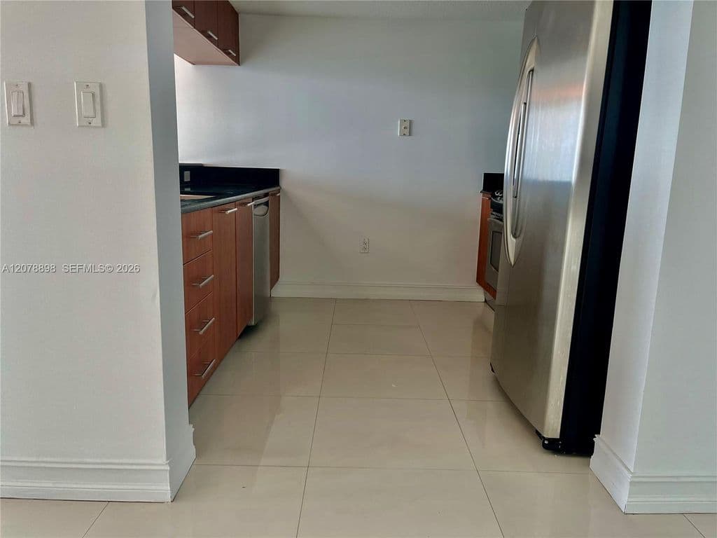 2+1 Condo — 1800 N Bayshore Dr APT 3710