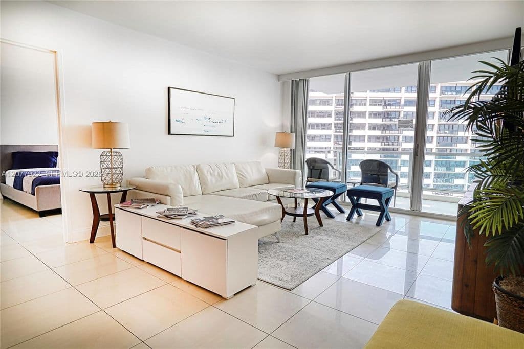 2-bedroom Condo — 5161 Collins Ave APT 1101