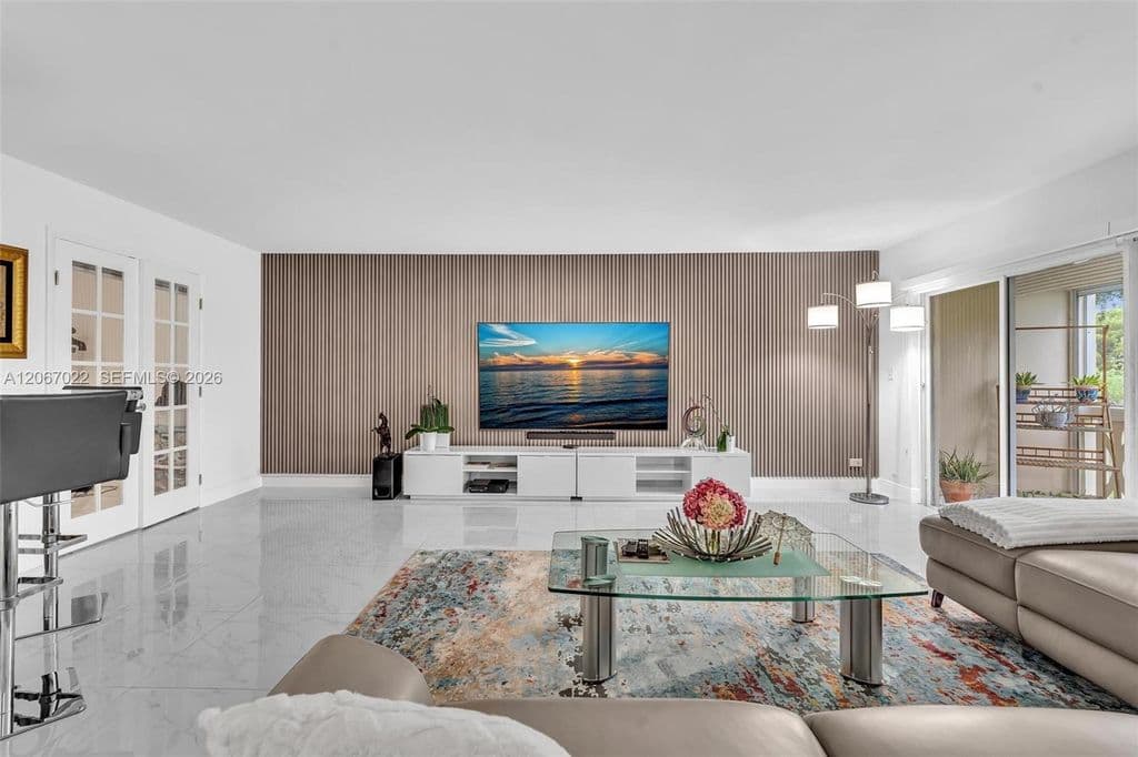 3+1 Condo — 800 NE 195th St APT 220