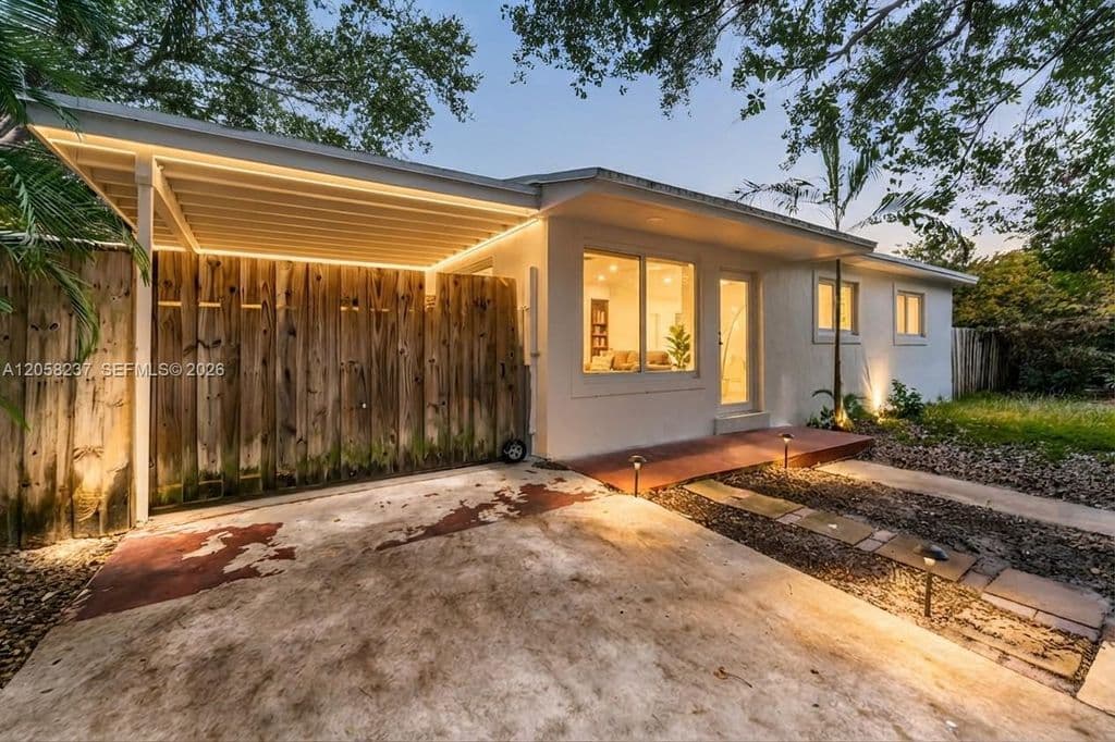 2+1 Müstakil ev — 3611 SW 36th St