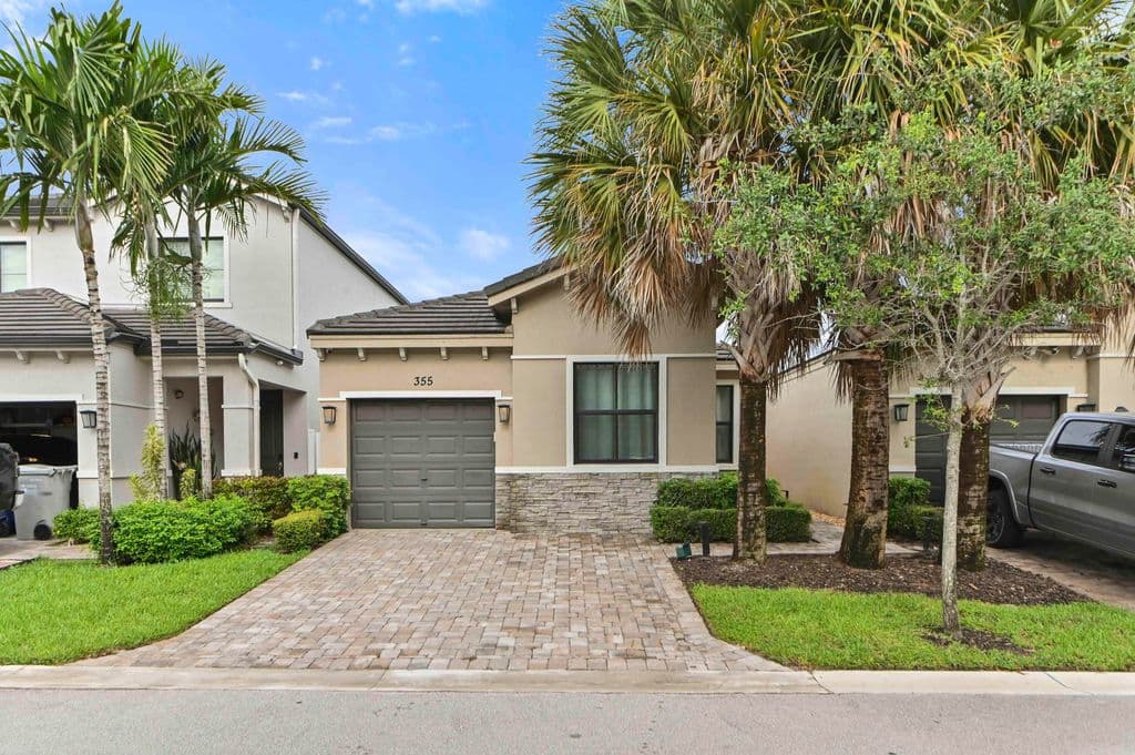 3-bedroom Single-Family Home — 355 NW 33RD Lane