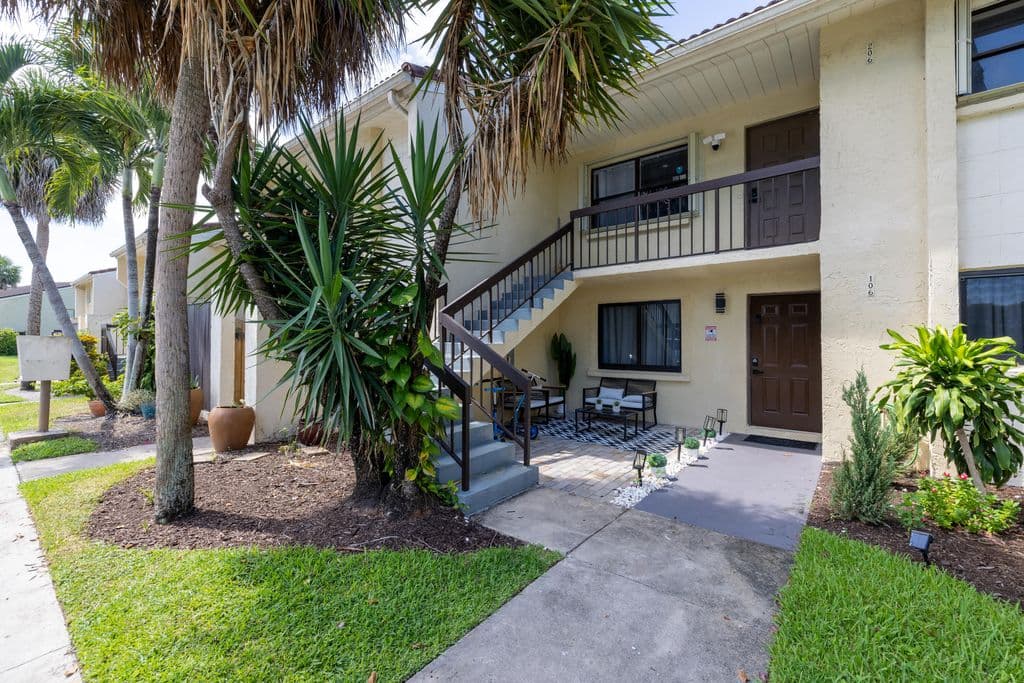 2+1 Condo — 22415 SW 61ST Way #206