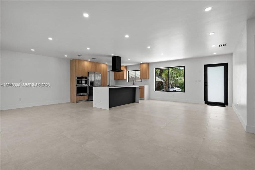 4-bedroom Single-Family Home — 15920 SW 105th Ave