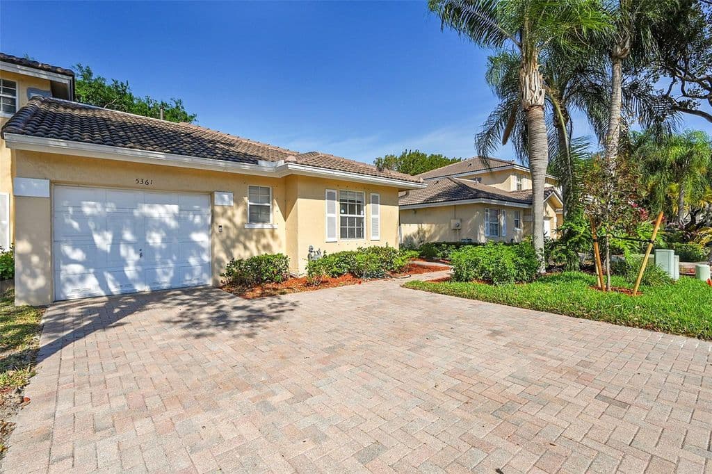 3+1 Mülk — 5361 NW 90th Avenue