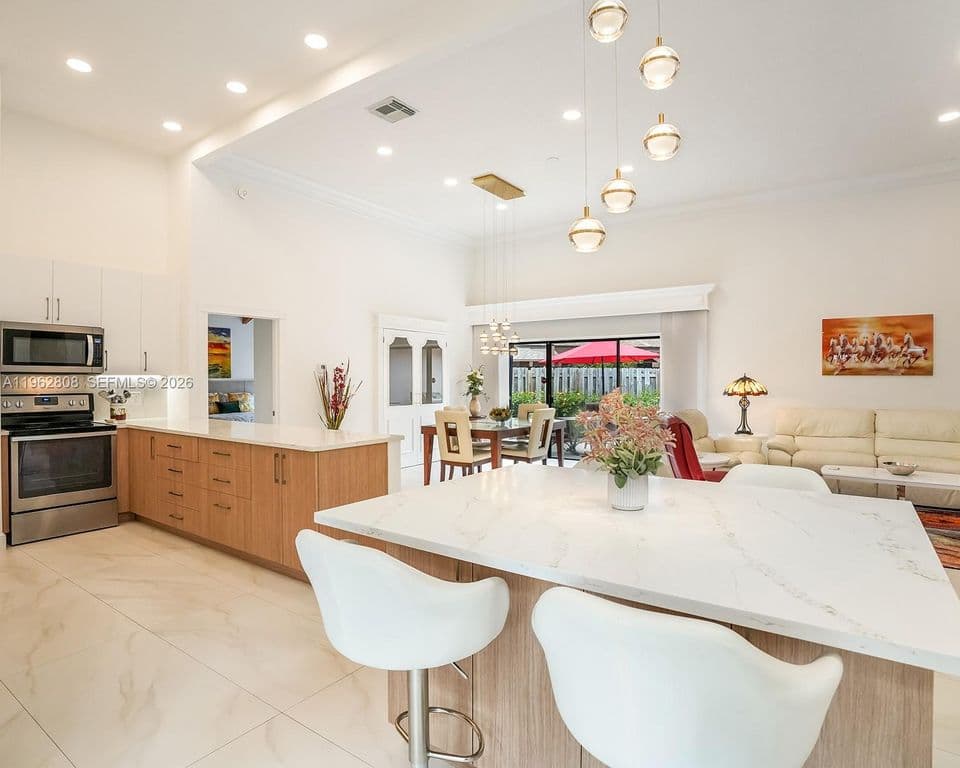 3+1 Müstakil ev — 413 Leslie Dr