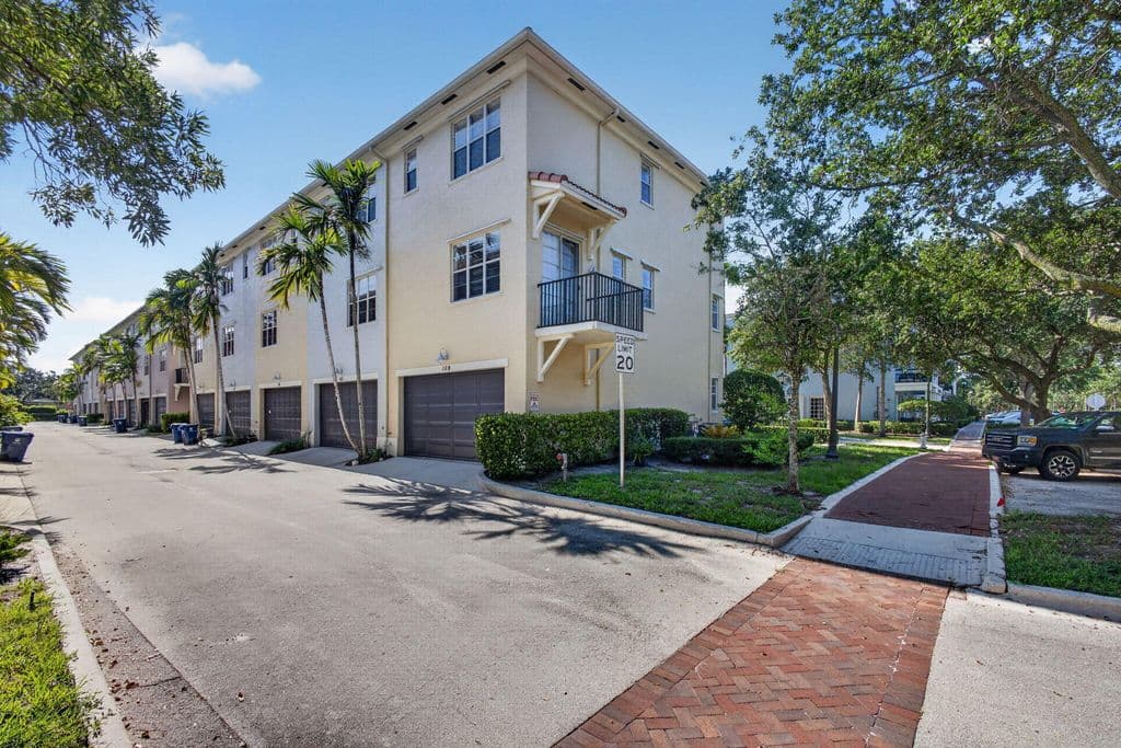 3-bedroom Property — 169 CAT ROCK Lane