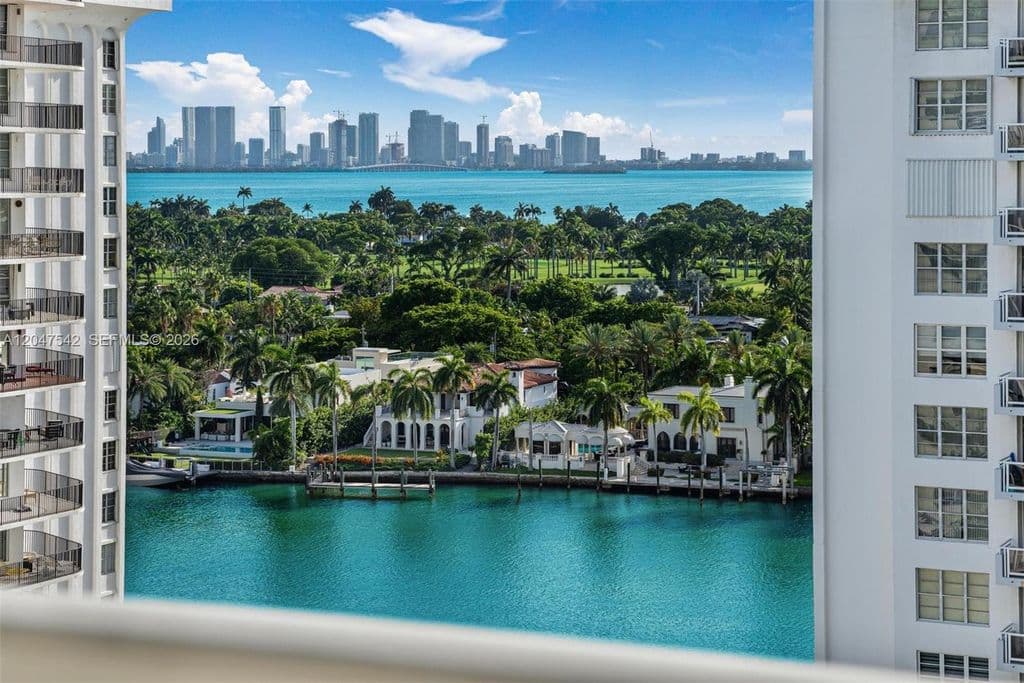 2+1 Condo — 5701 Collins Ave APT 1415