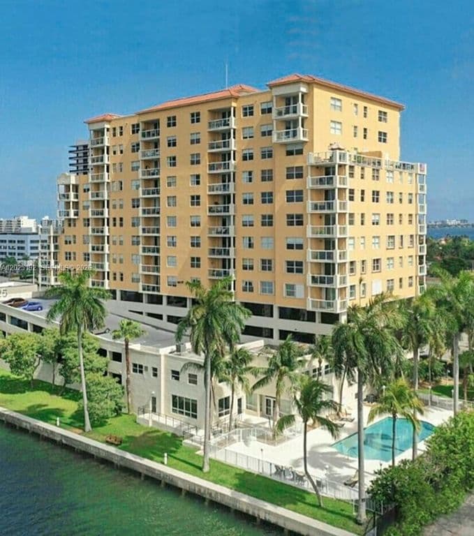 2+1 Condo — 1625 Kennedy Cswy APT 1207C