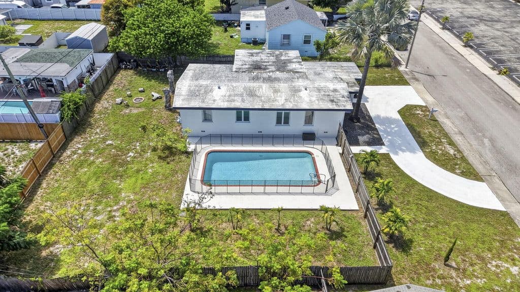 5-bedroom Single-Family Home — 840 Bradley Street
