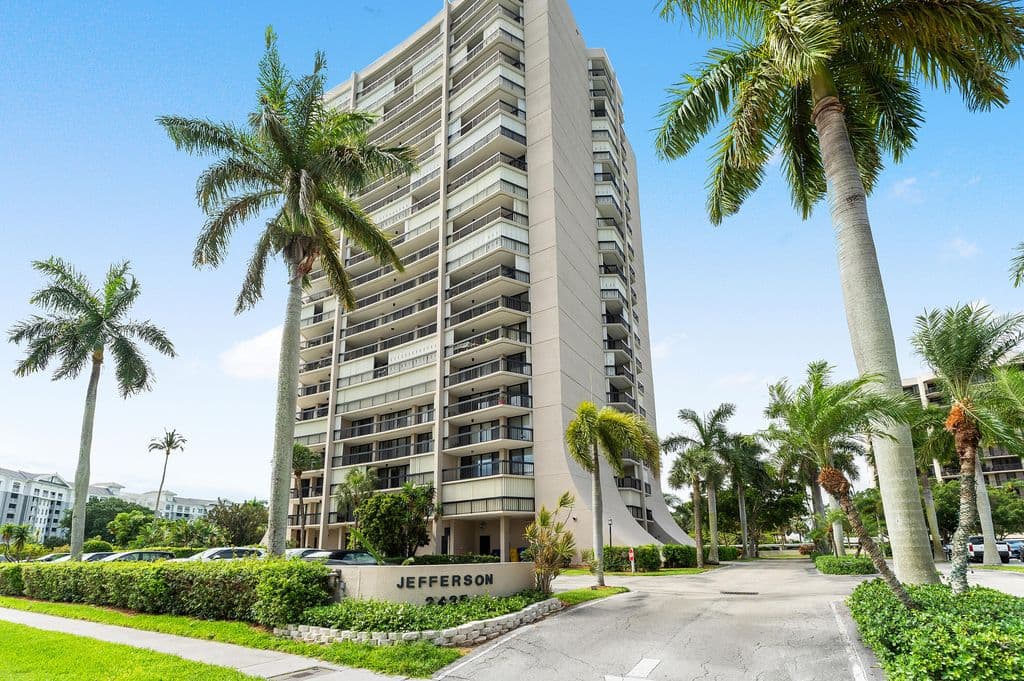 1+1 Condo — 2425 Presidential Way #Ph5