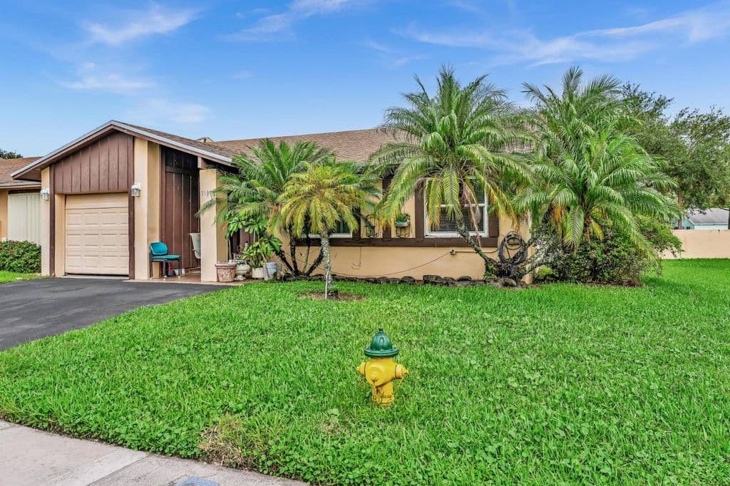 3-bedroom Property — 9551 W Heather Ln