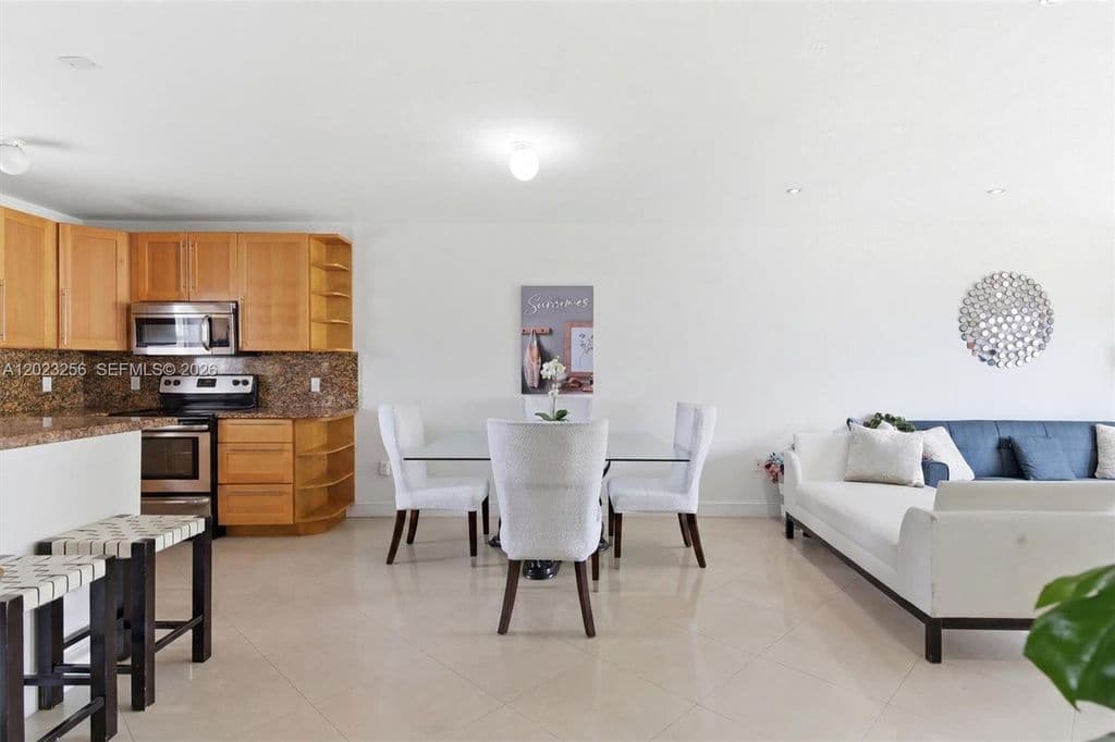 1+1 Condo — 7680 SW 82nd St APT H121