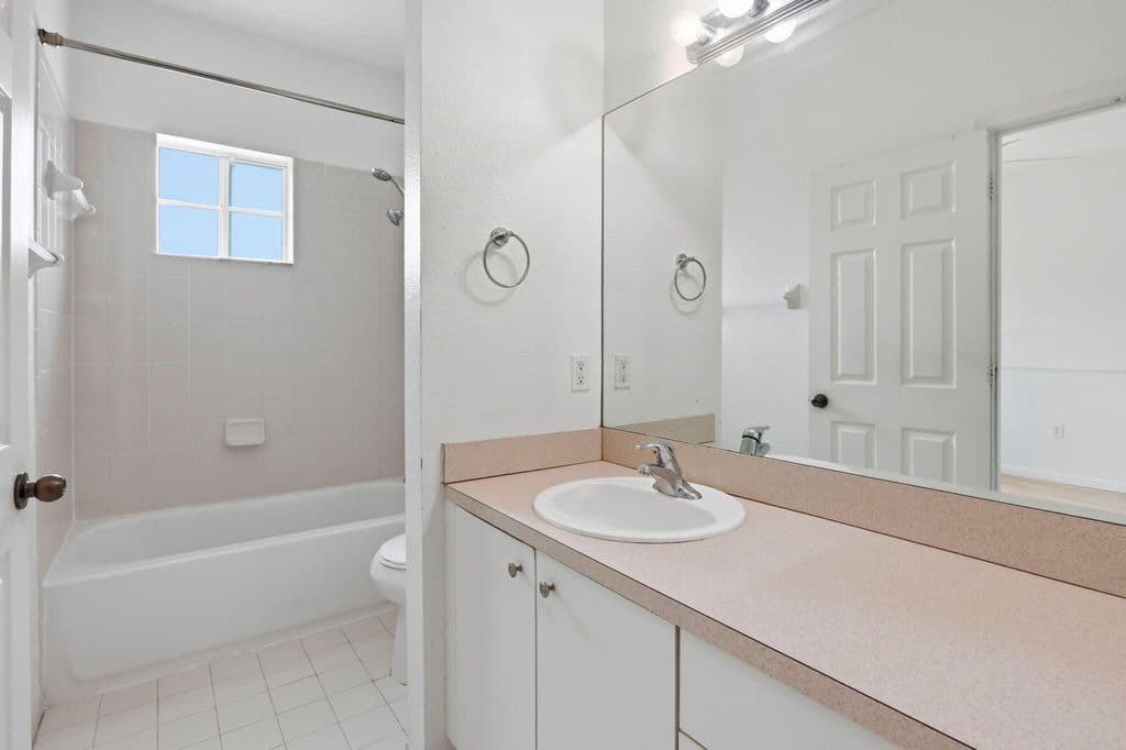 3-bedroom Property — 460 PRINCESS Drive