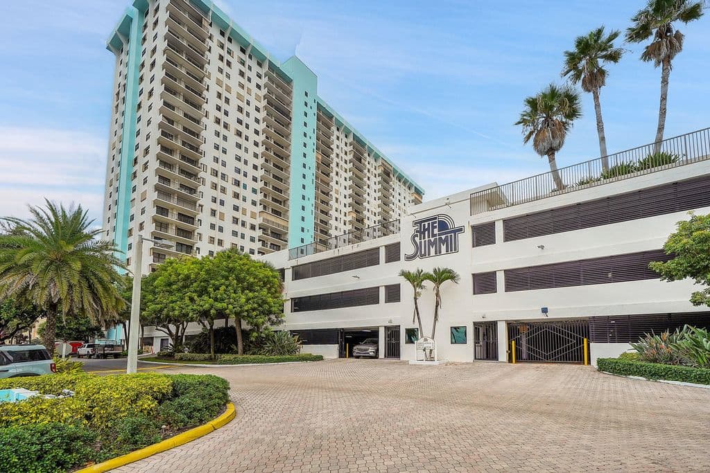 2+1 Condo — 1201 S Ocean Drive #506s