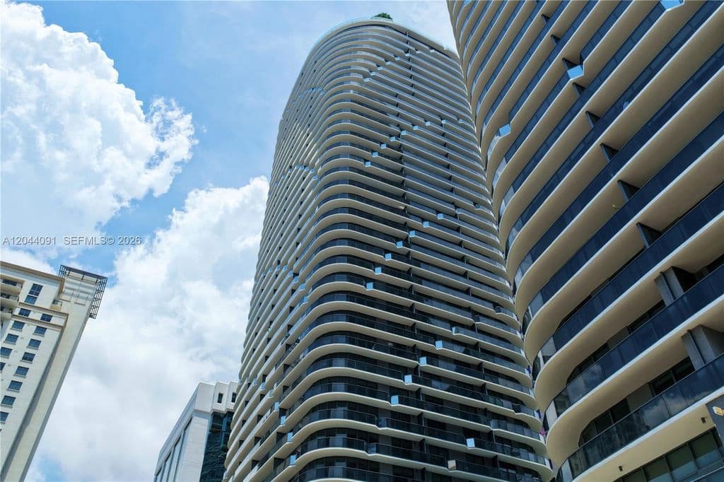 2+1 Condo — 55 SW 9th St #2208