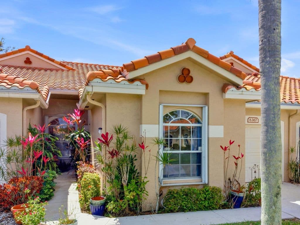 2-bedroom Single-Family Home — 6367 Long Key Lane