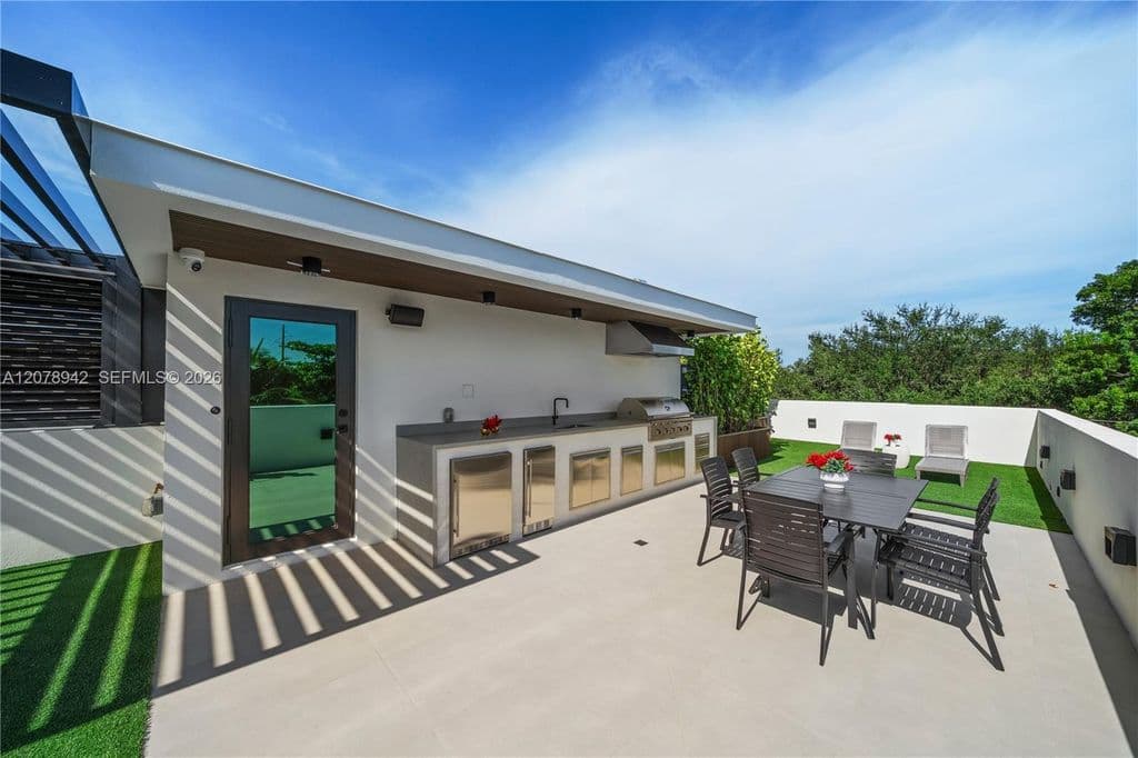 3+1 Mülk — 3910 NW 3rd Ave