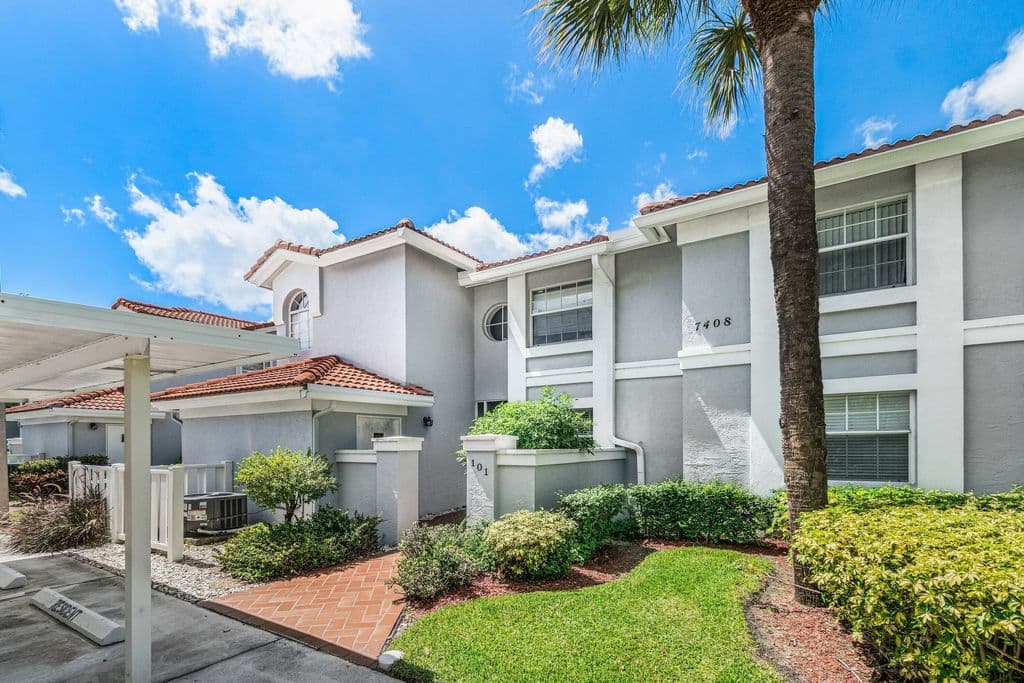 3+1 Condo — 7408 Lake Meadow Way #101