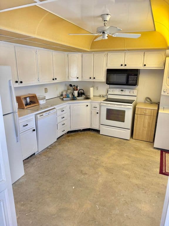 2-bedroom Condo — 501 SW 11th Place #205A