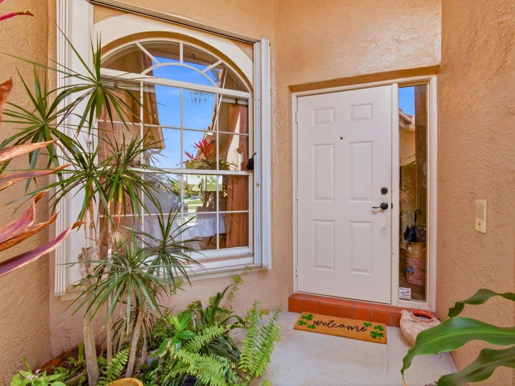 2-bedroom Single-Family Home — 6367 Long Key Lane