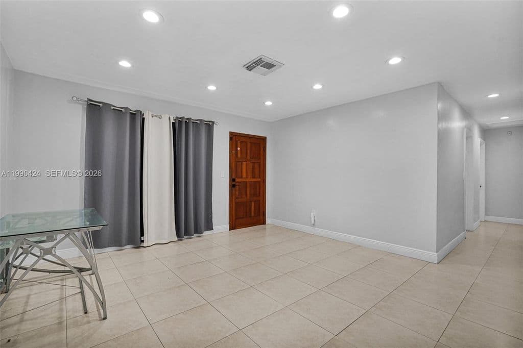 6+1 Müstakil ev — 760 E 55th St