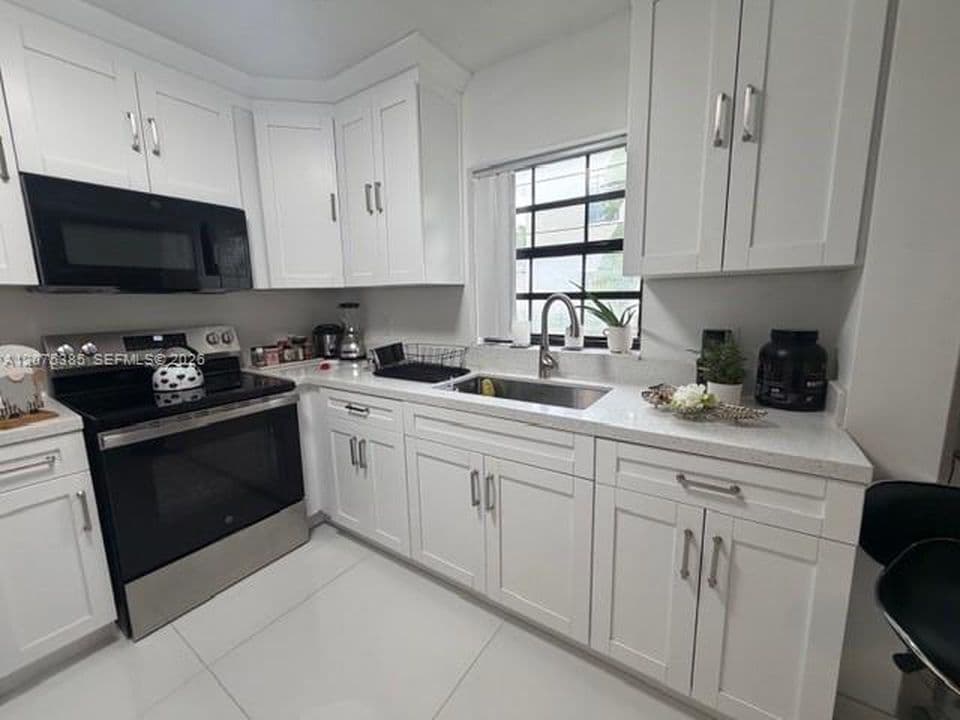 3+1 Condo — 201 Freedom Ct #201
